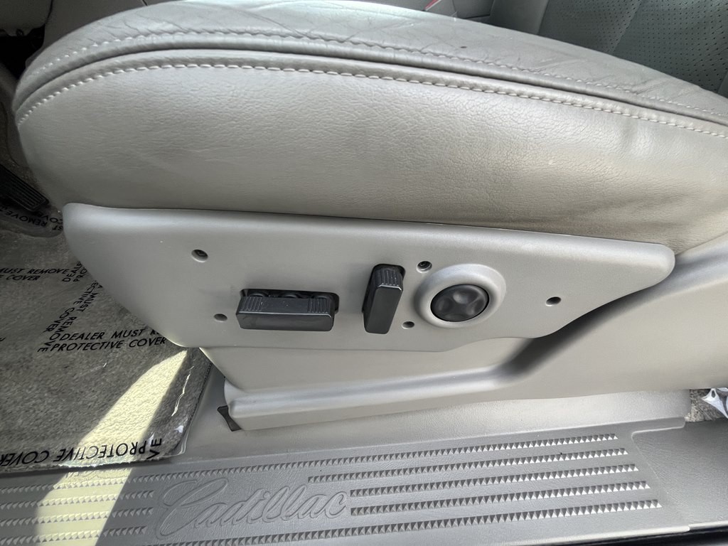 2003 Cadillac Escalade Image 31