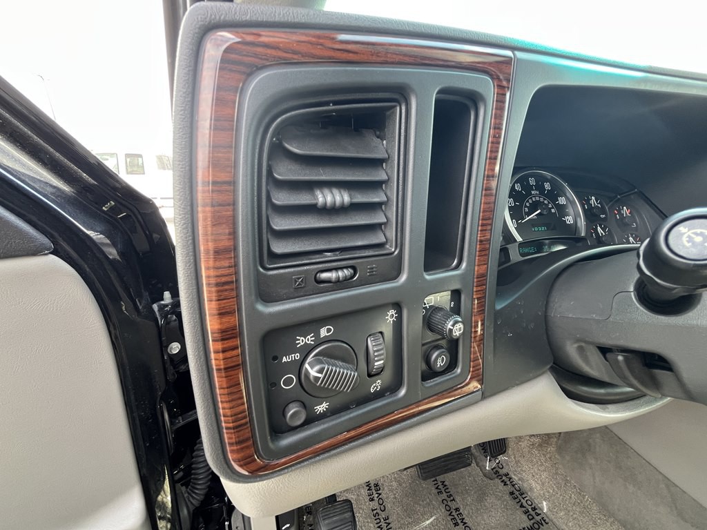 2003 Cadillac Escalade Image 32
