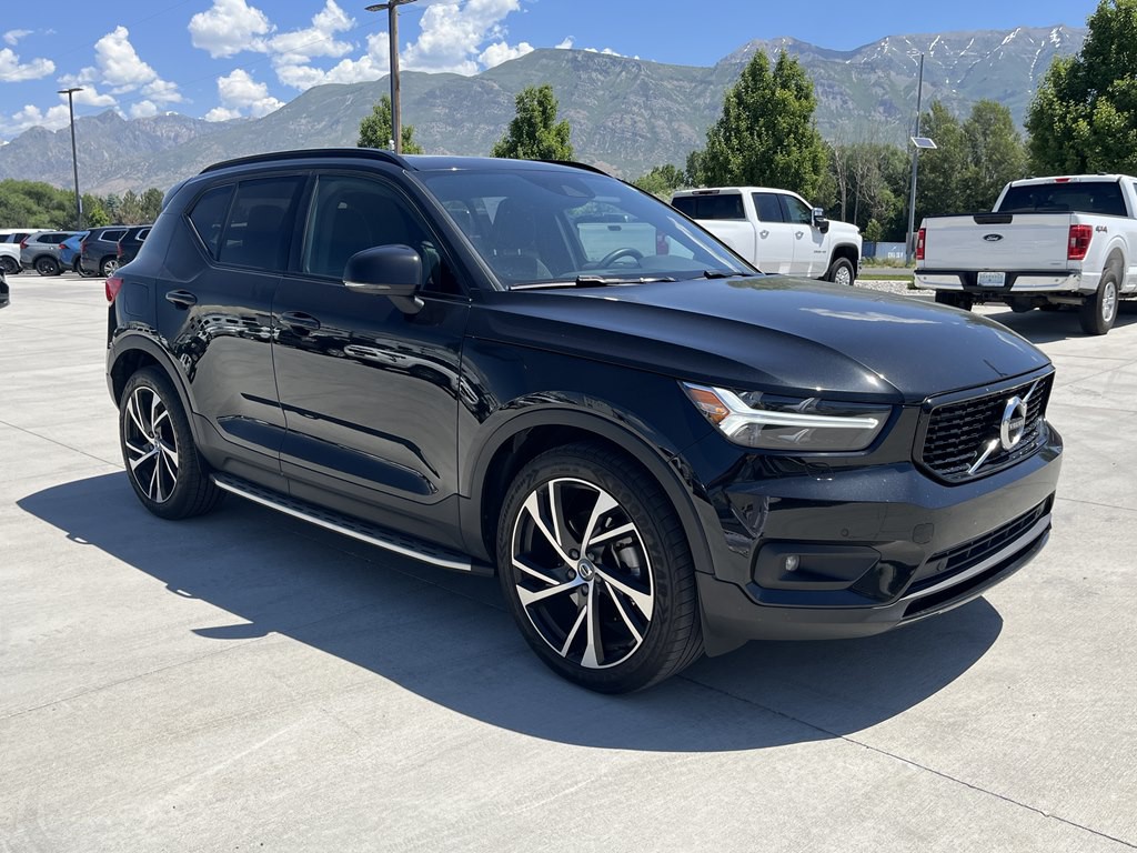 2022 Volvo XC40 Image 1