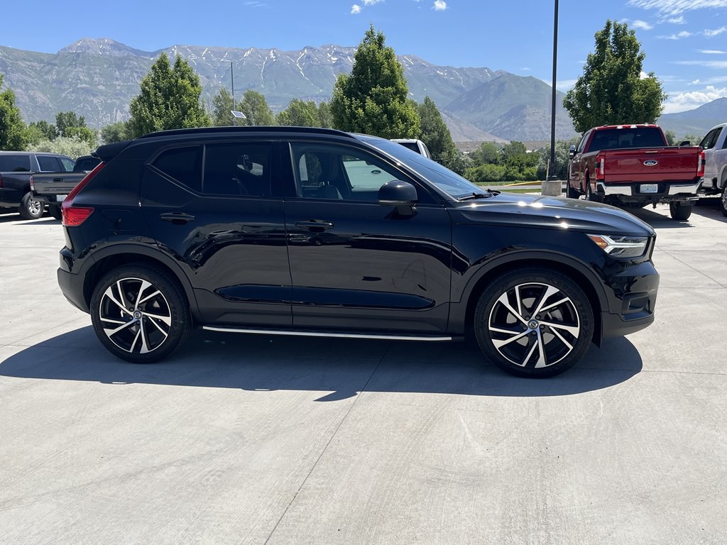 2022 Volvo XC40 Image 2