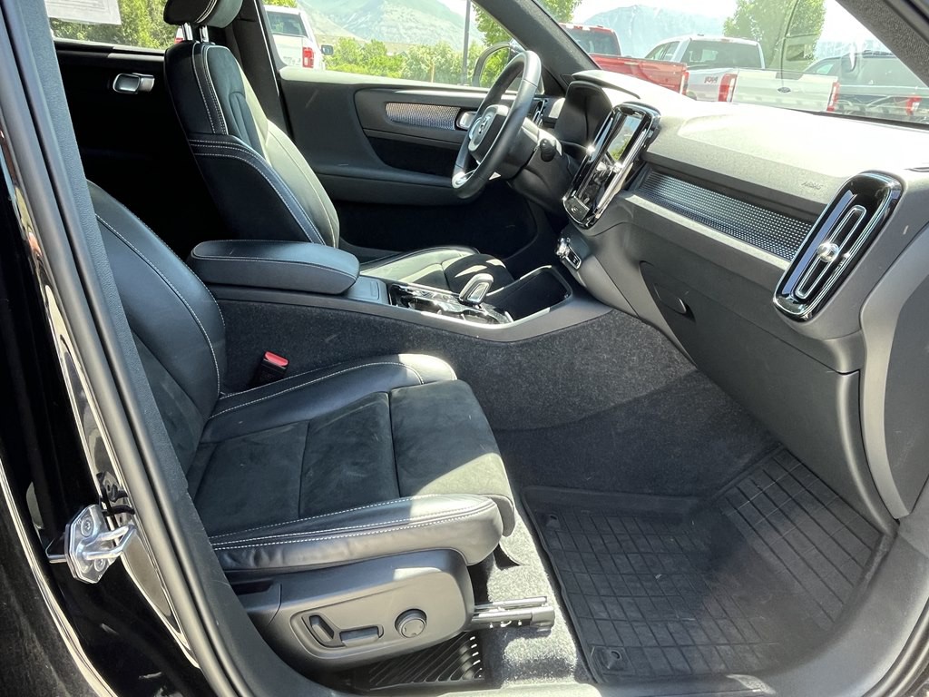 2022 Volvo XC40 Image 9