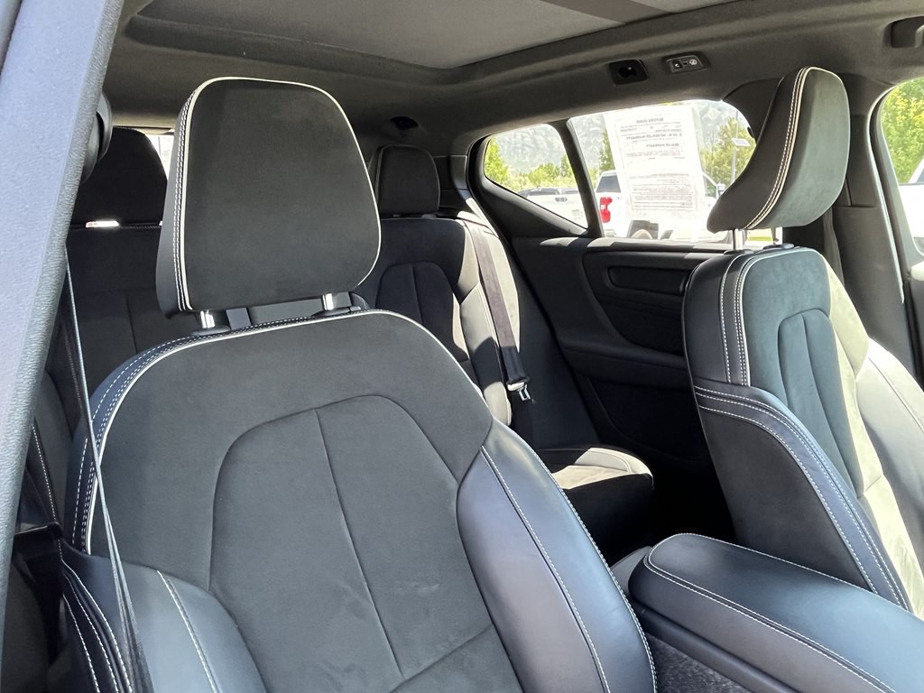2022 Volvo XC40 Image 10