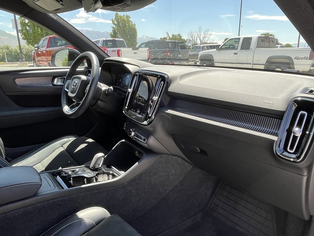 2022 Volvo XC40 Image 12