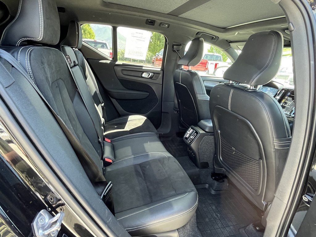 2022 Volvo XC40 Image 13