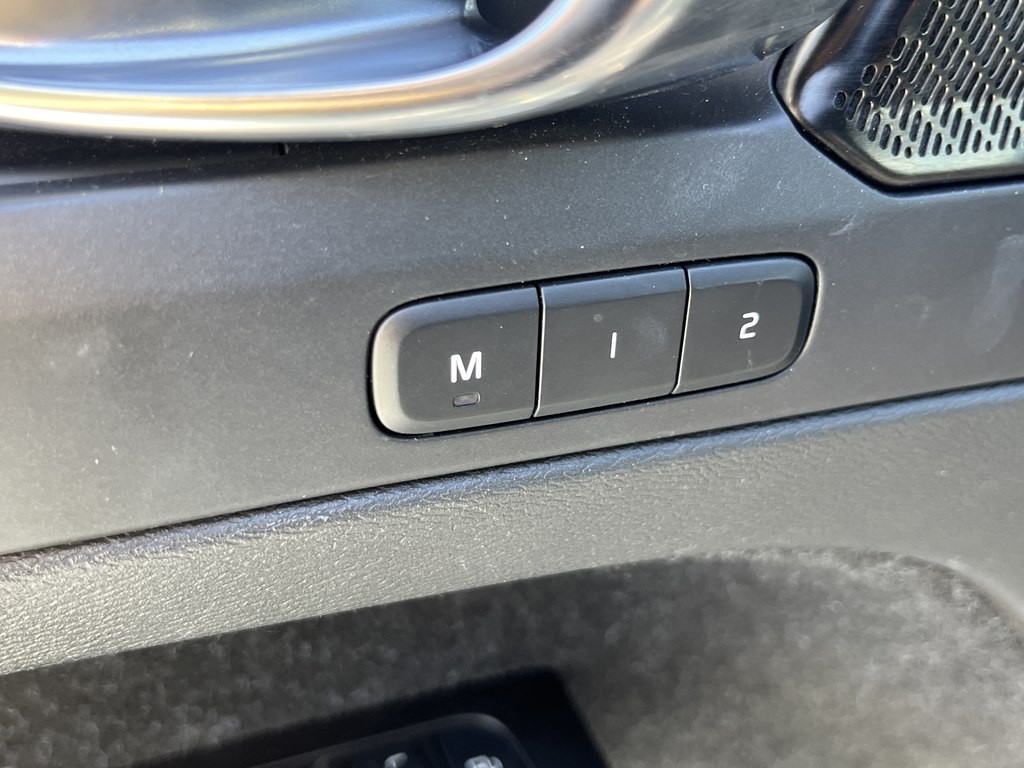 2022 Volvo XC40 Image 24