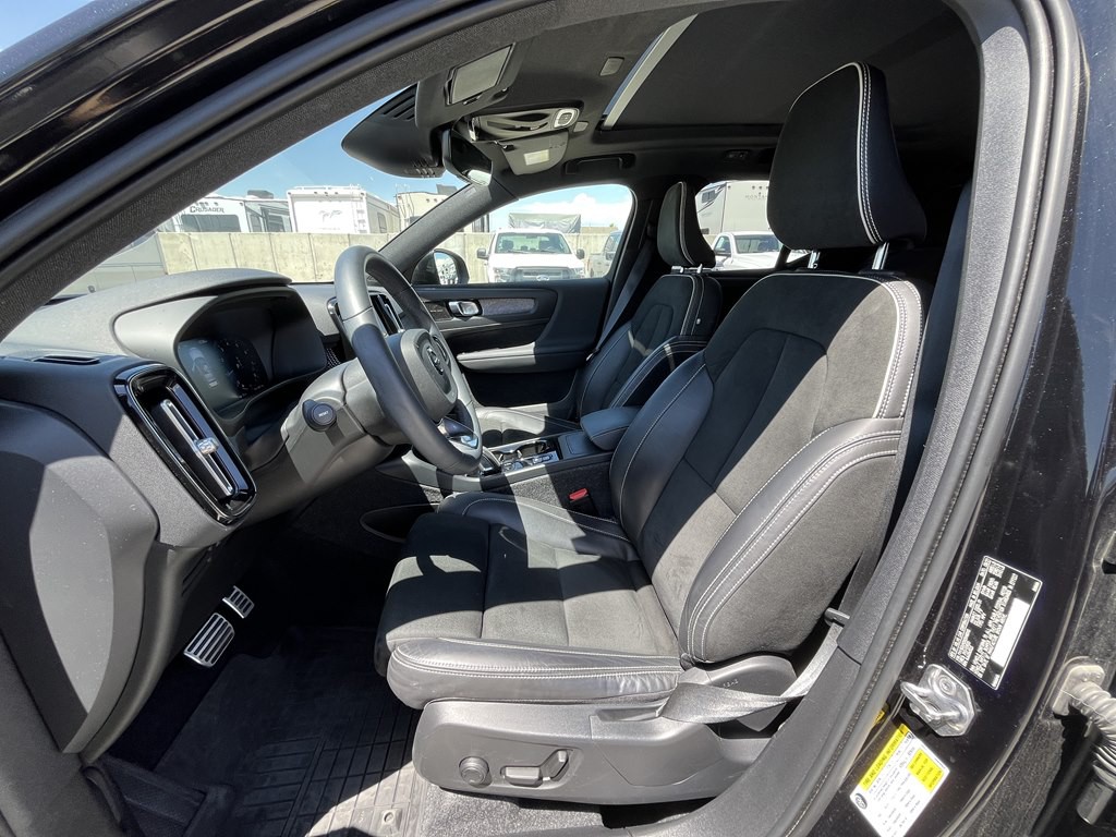 2022 Volvo XC40 Image 26