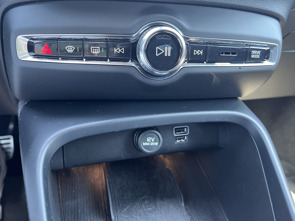 2022 Volvo XC40 Image 29