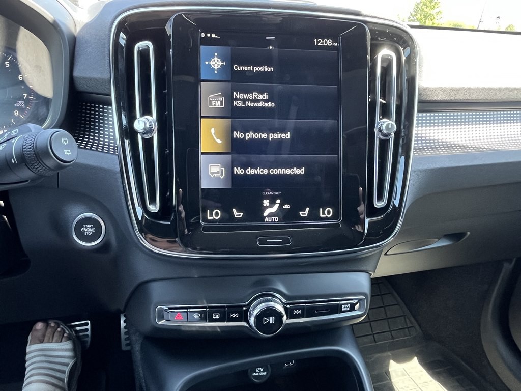 2022 Volvo XC40 Image 30