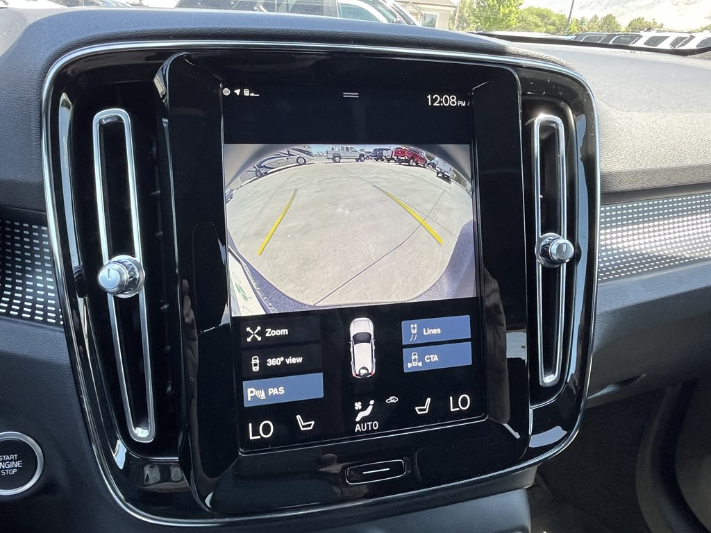 2022 Volvo XC40 Image 32