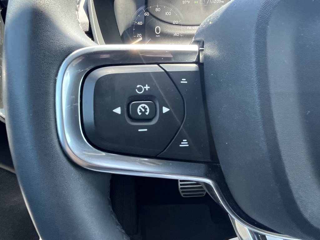 2022 Volvo XC40 Image 35