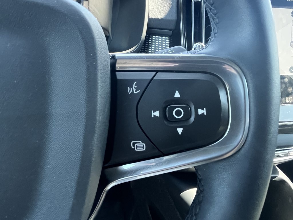 2022 Volvo XC40 Image 36