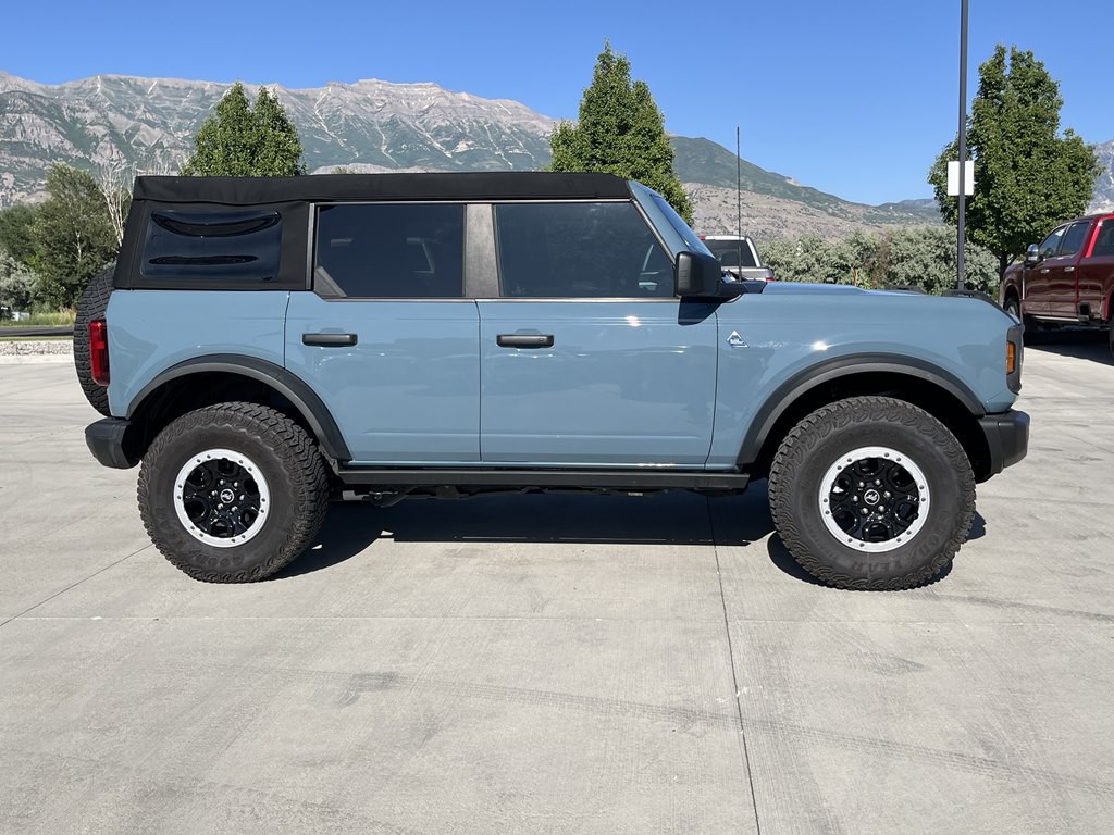 2023 Ford Bronco Image 2