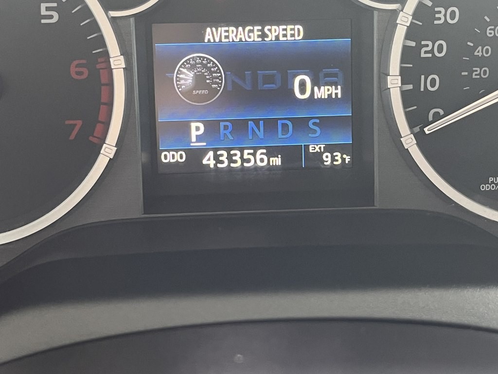 2015 Toyota Tundra Image 35