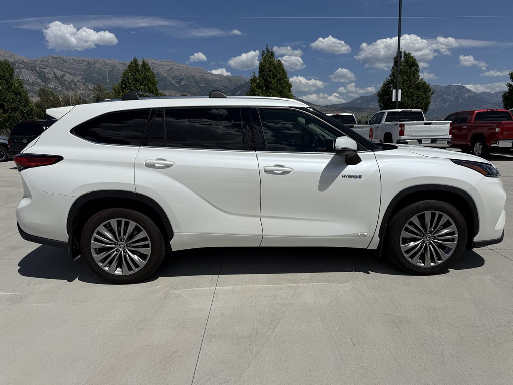 2021 Toyota Highlander Image 2
