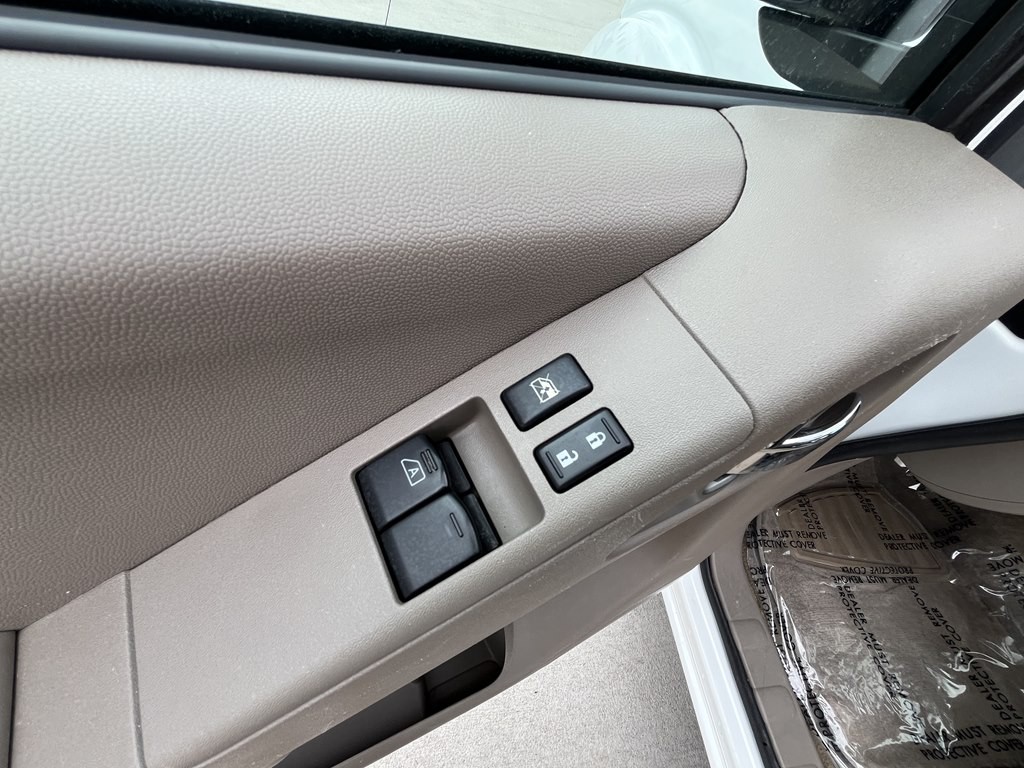 2016 Nissan Frontier Image 23