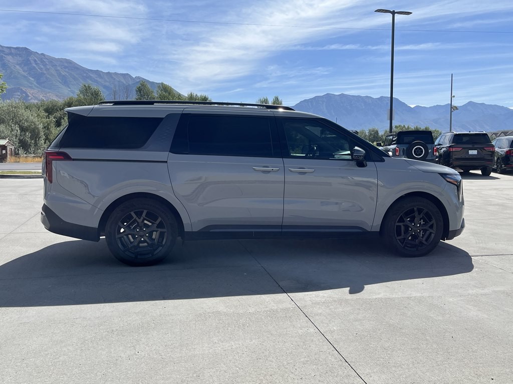 2025 Kia Carnival Image 2
