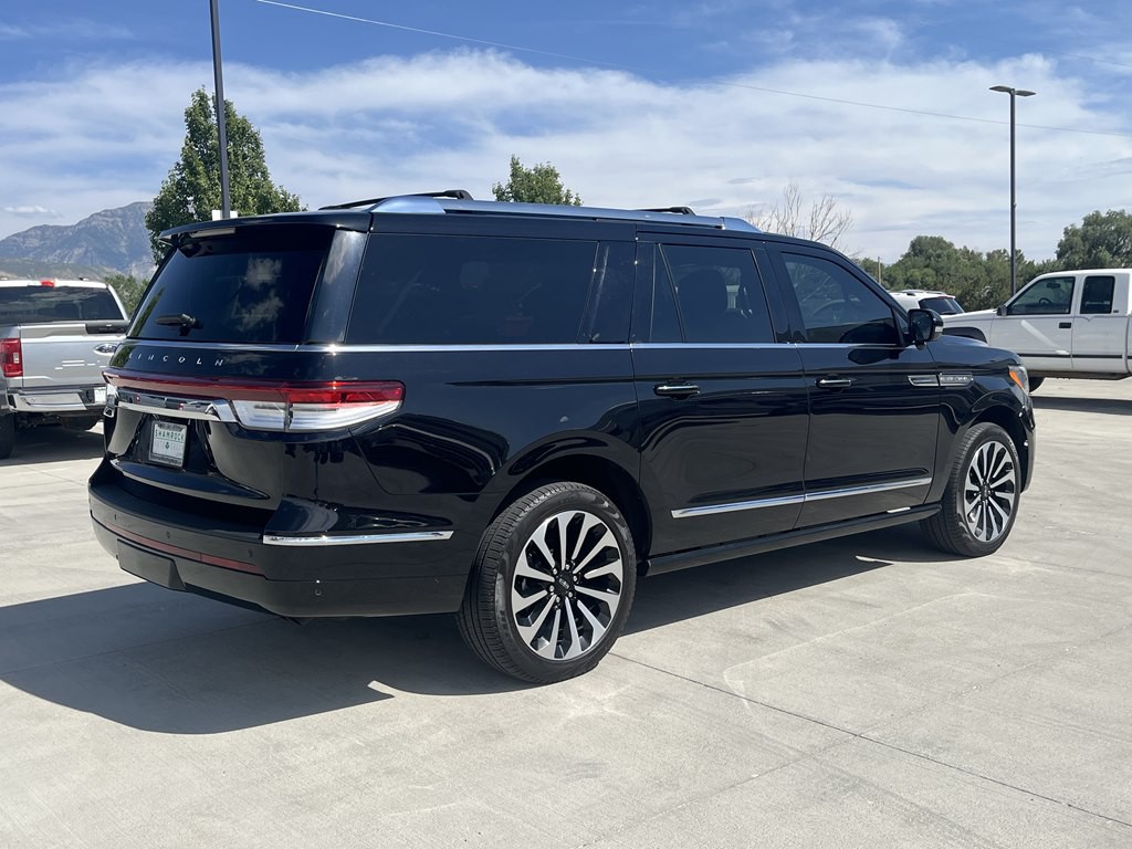 2023 Lincoln Navigator Image 3