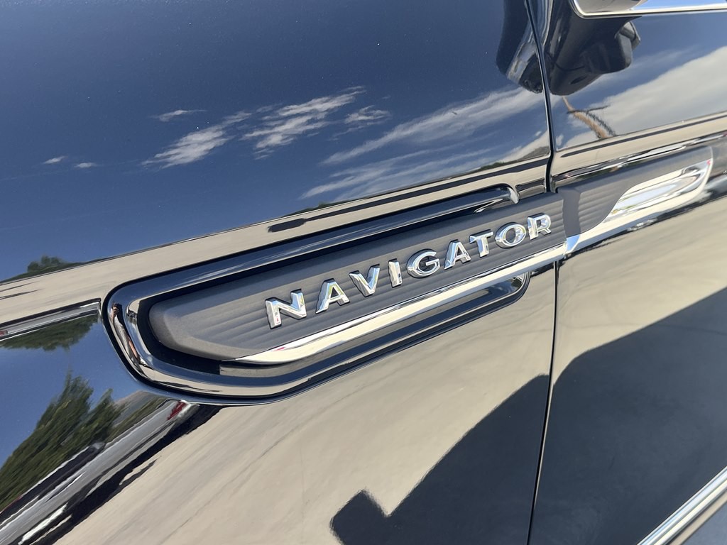 2023 Lincoln Navigator Image 9