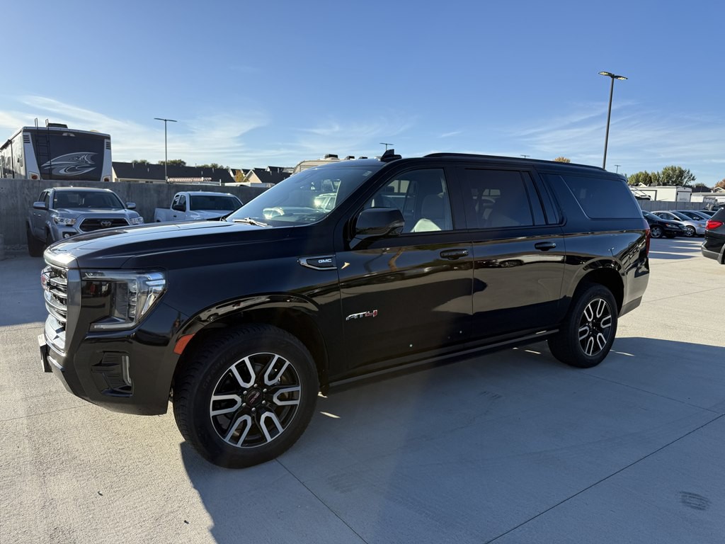 2021 GMC Yukon Image 3