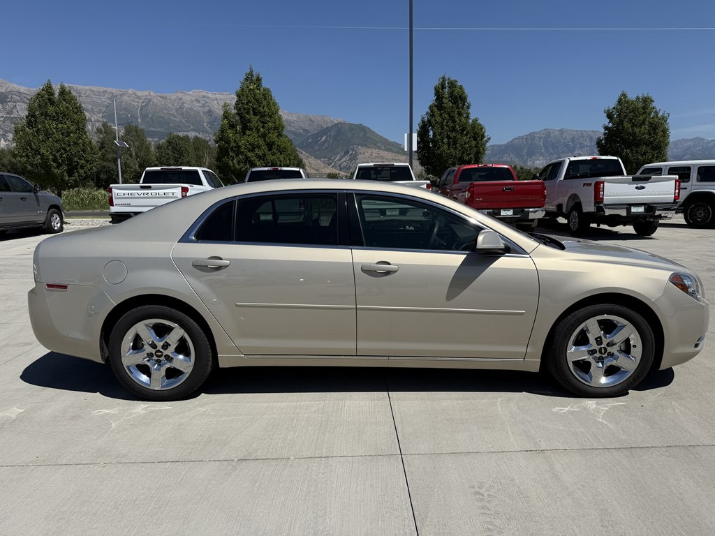 2010 Chevrolet Malibu Image 2