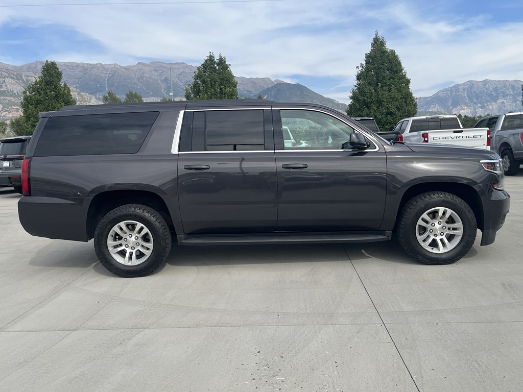 2018 Chevrolet Suburban Image 2