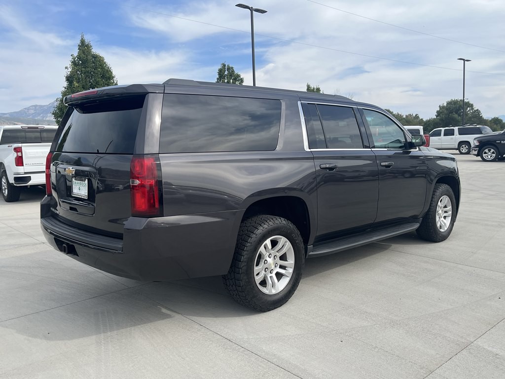 2018 Chevrolet Suburban Image 3