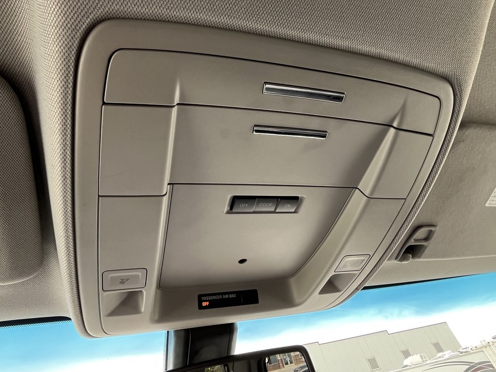 2018 Chevrolet Suburban Image 35