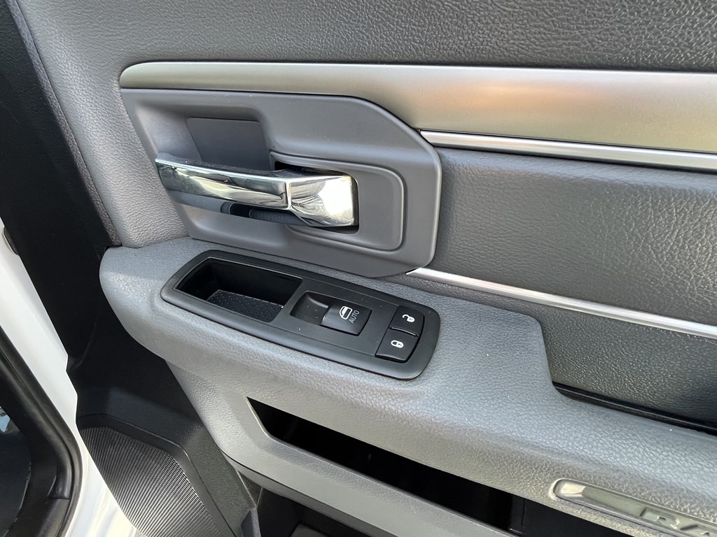 2016 RAM 3500 Image 16