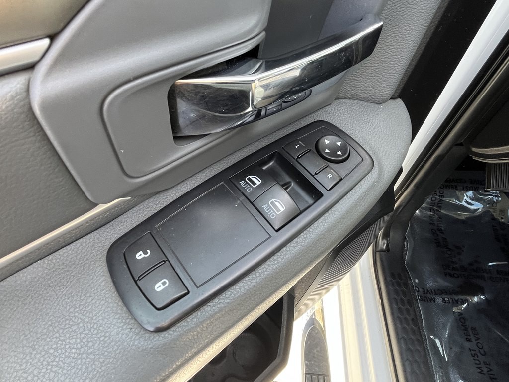 2016 RAM 3500 Image 21