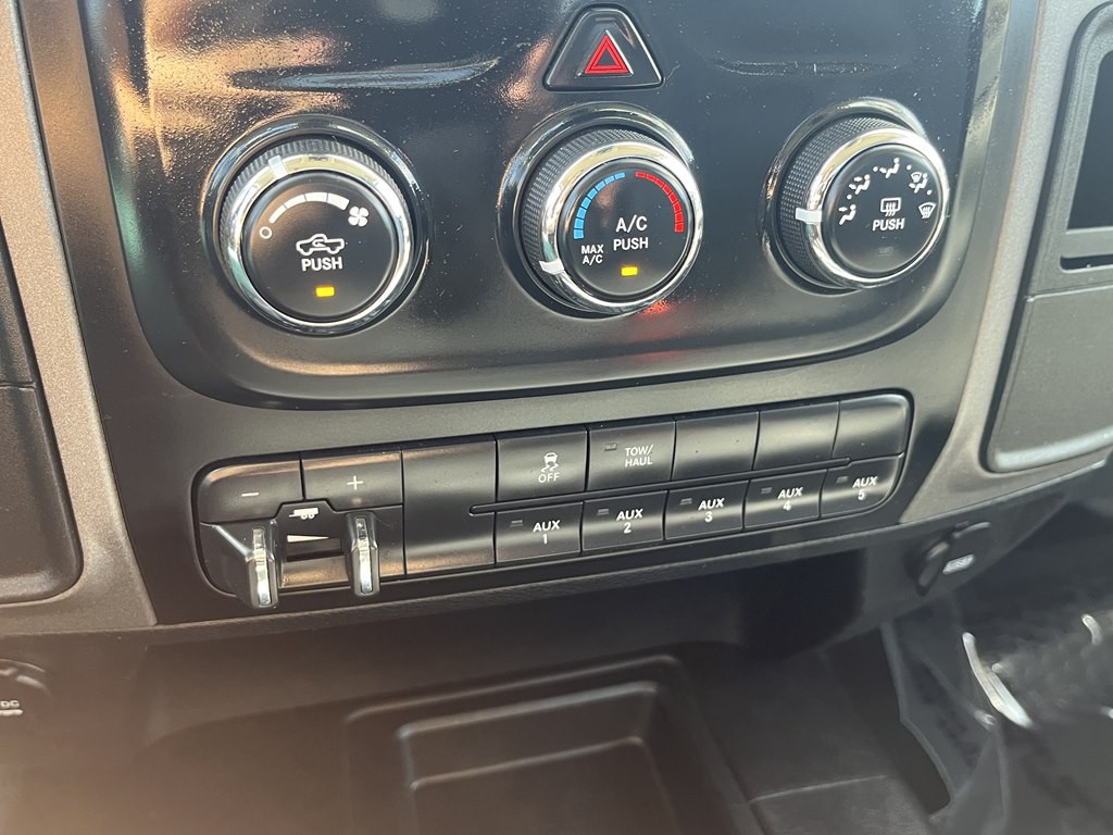 2016 RAM 3500 Image 28
