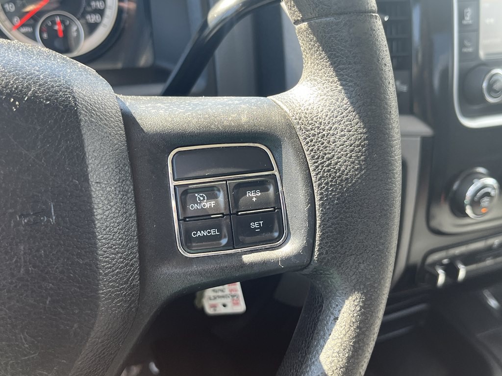 2016 RAM 3500 Image 32