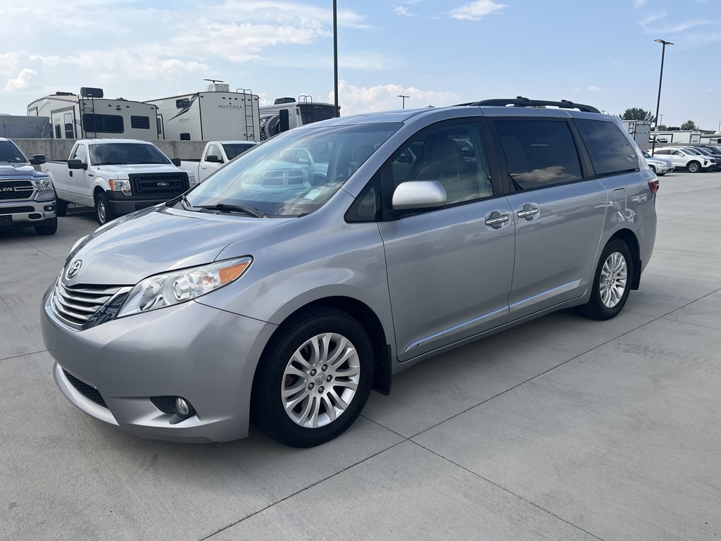 2017 Toyota Sienna Image 7