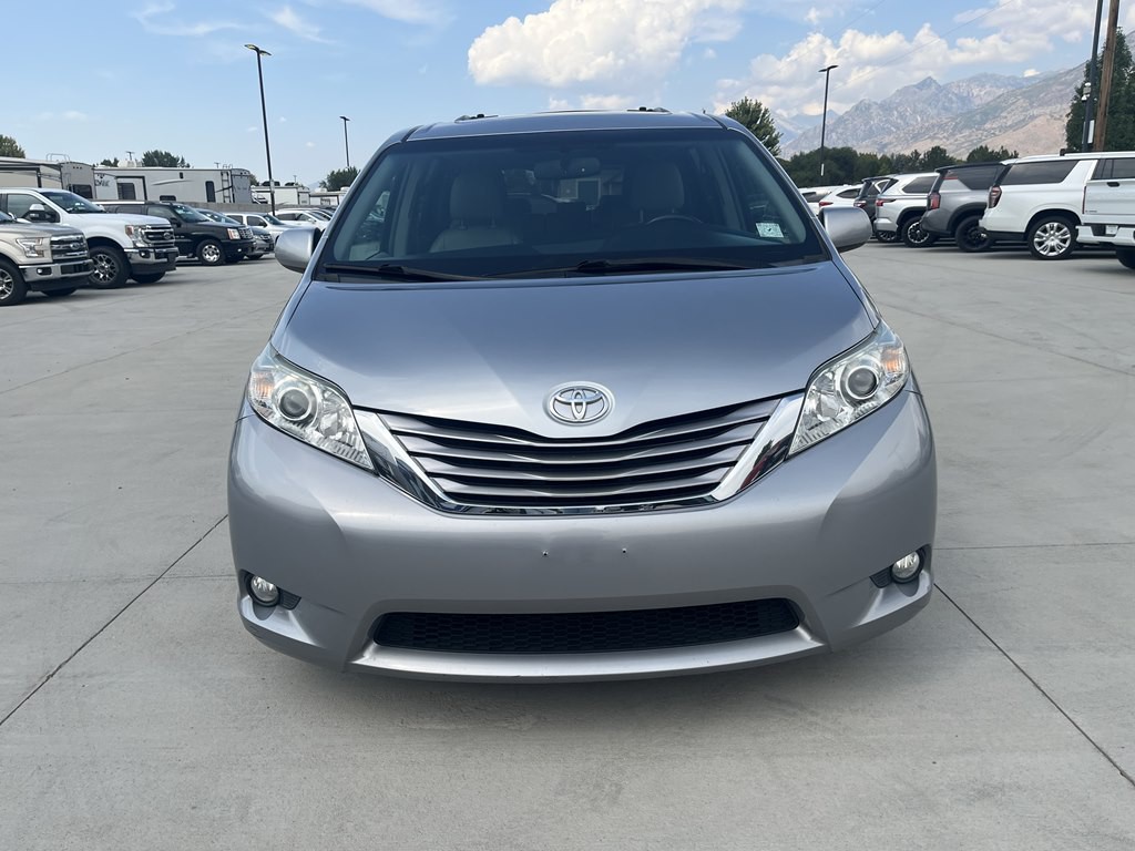 2017 Toyota Sienna Image 8
