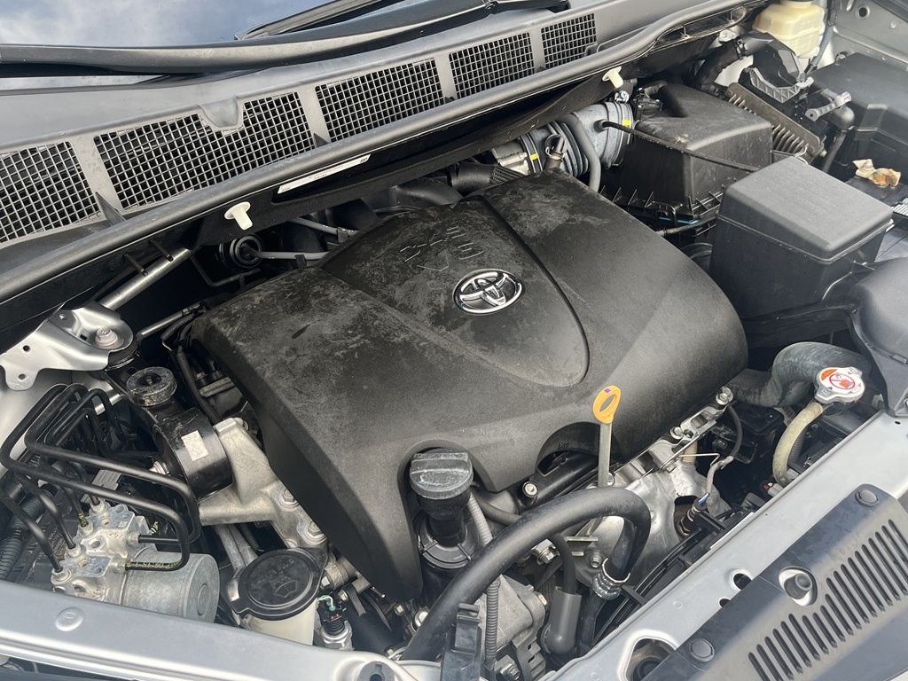 2017 Toyota Sienna Image 10