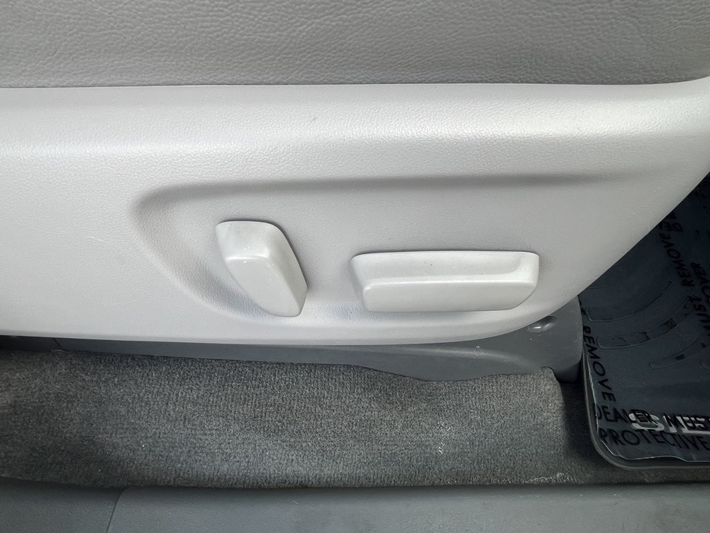 2017 Toyota Sienna Image 13