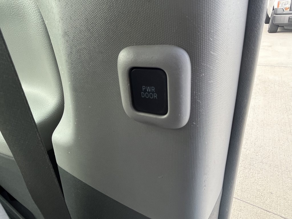 2017 Toyota Sienna Image 17