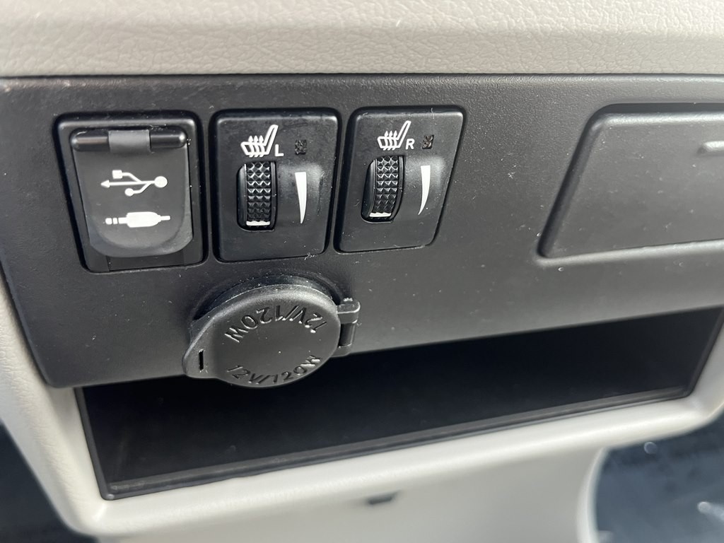 2017 Toyota Sienna Image 22