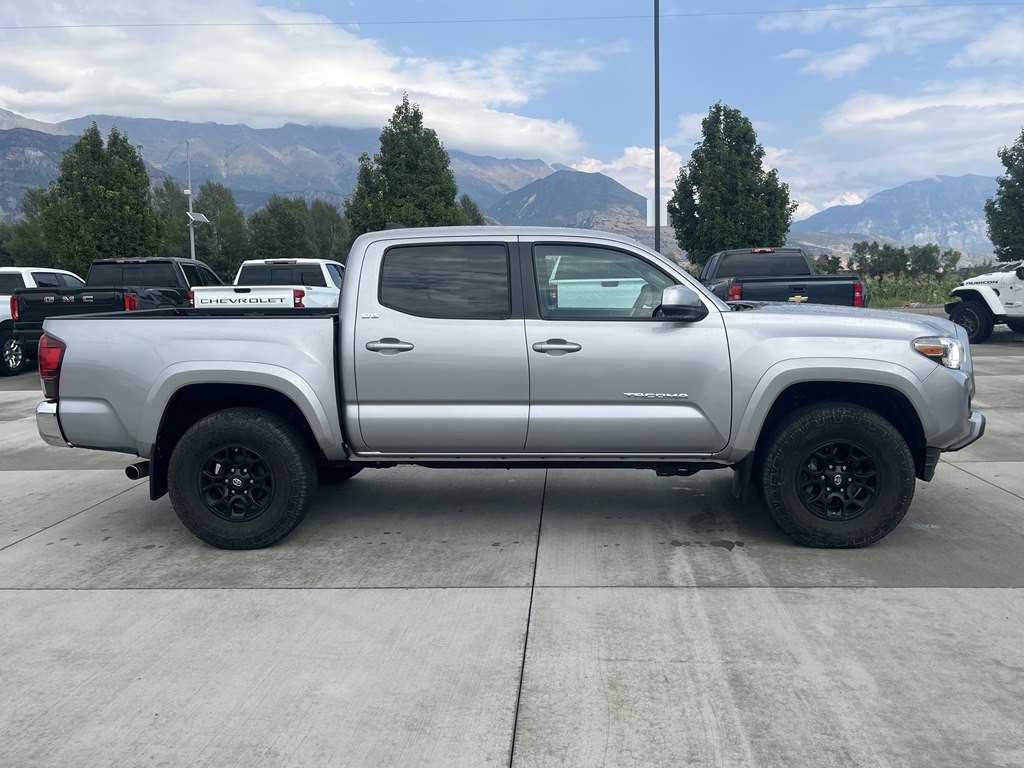 2019 Toyota Tacoma Image 2