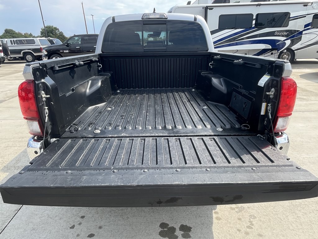 2019 Toyota Tacoma Image 19