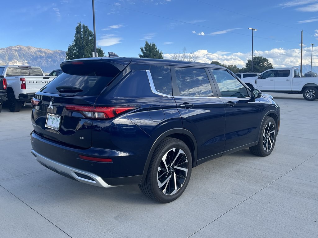 2022 Mitsubishi Outlander Image 3