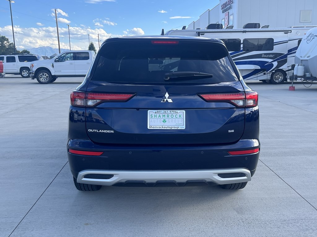 2022 Mitsubishi Outlander Image 4
