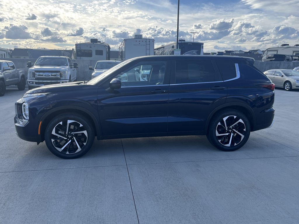 2022 Mitsubishi Outlander Image 6