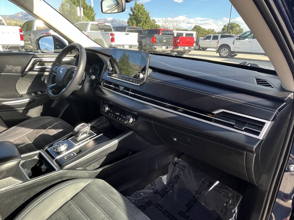 2022 Mitsubishi Outlander Image 11