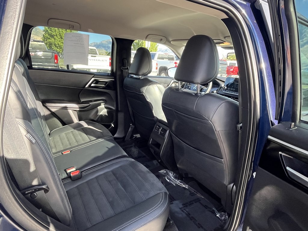 2022 Mitsubishi Outlander Image 13