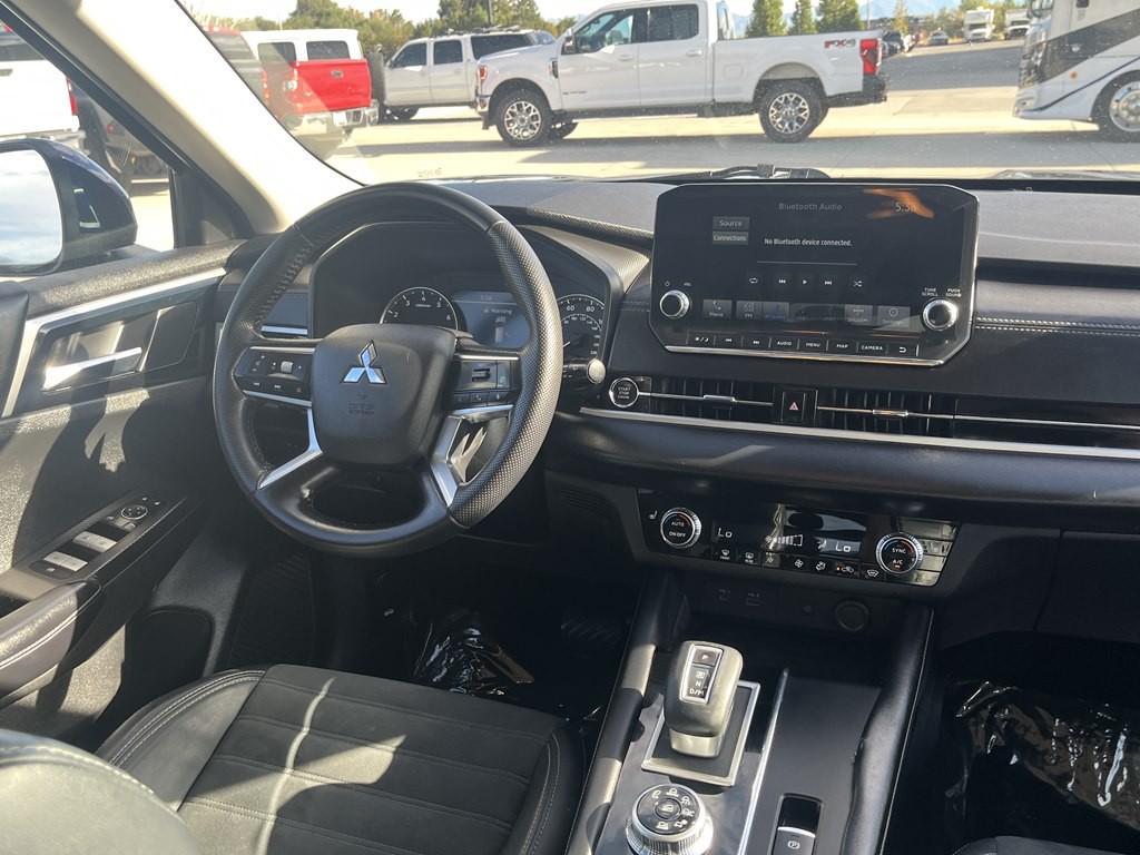 2022 Mitsubishi Outlander Image 16