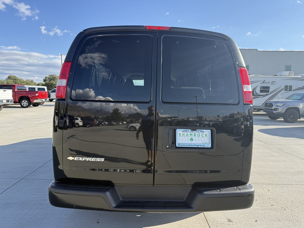 2023 Chevrolet Express Image 4