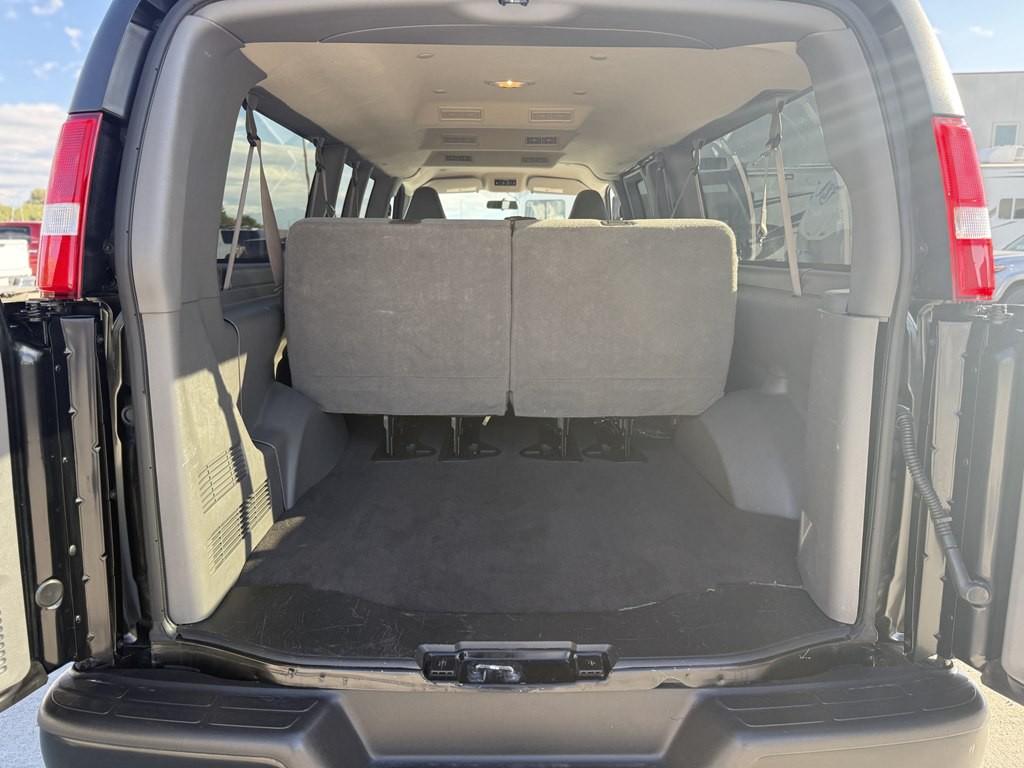 2023 Chevrolet Express Image 21