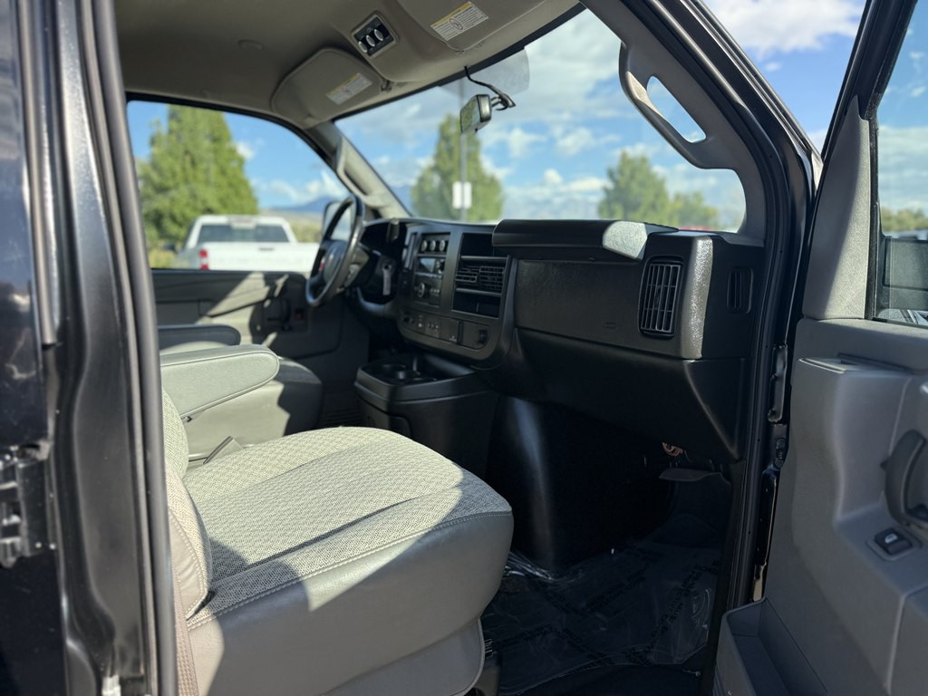 2023 Chevrolet Express Image 25