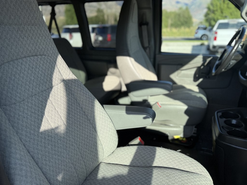 2023 Chevrolet Express Image 27