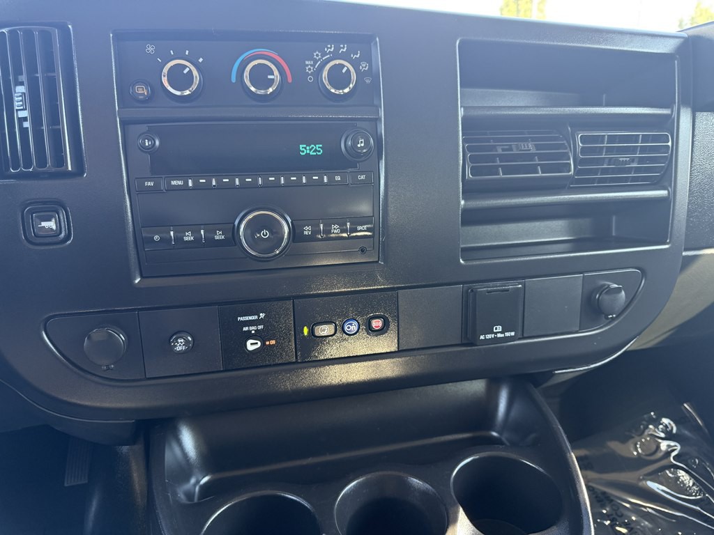 2023 Chevrolet Express Image 33